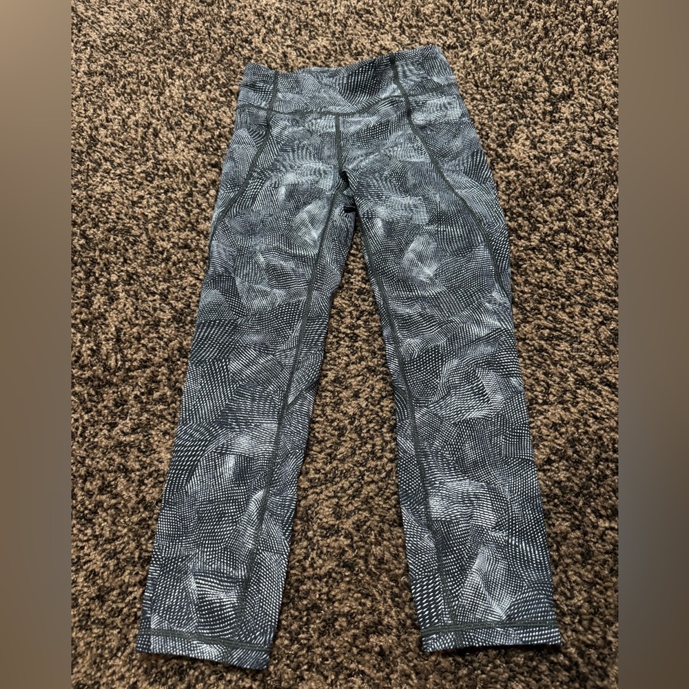 Lululemon time to sweat 23” size 6 leggings
